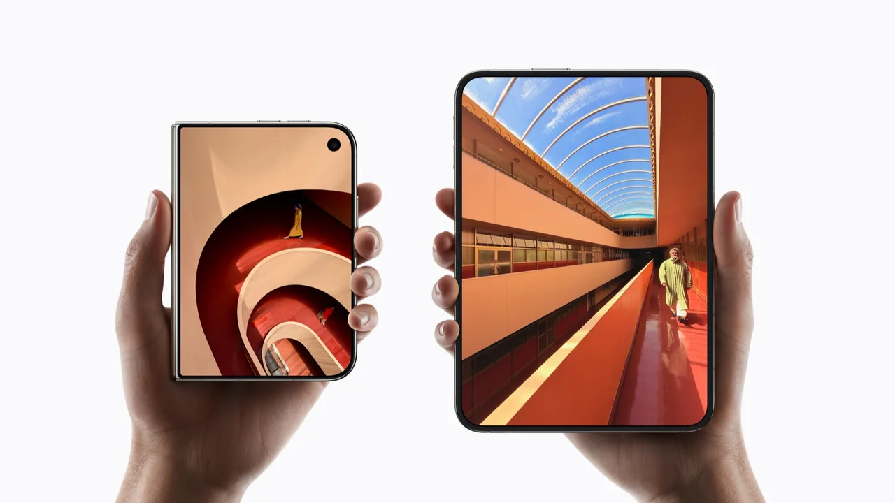 iPhone Duo в руках: внешний экран 5,4 дюйма и раскрытый экран 7,6 дюйма